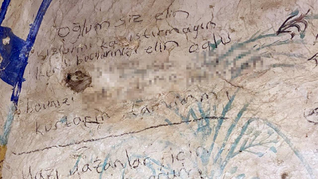 Tarihi caminin içindeki yazılar temizlendi